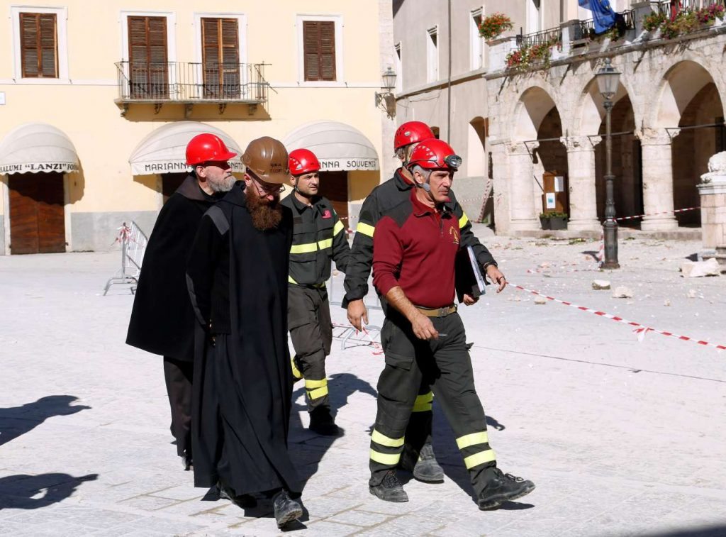 2016-10-31T113251Z_361903430_S1BEUKDARRAA_RTRMADP_3_ITALY-QUAKE