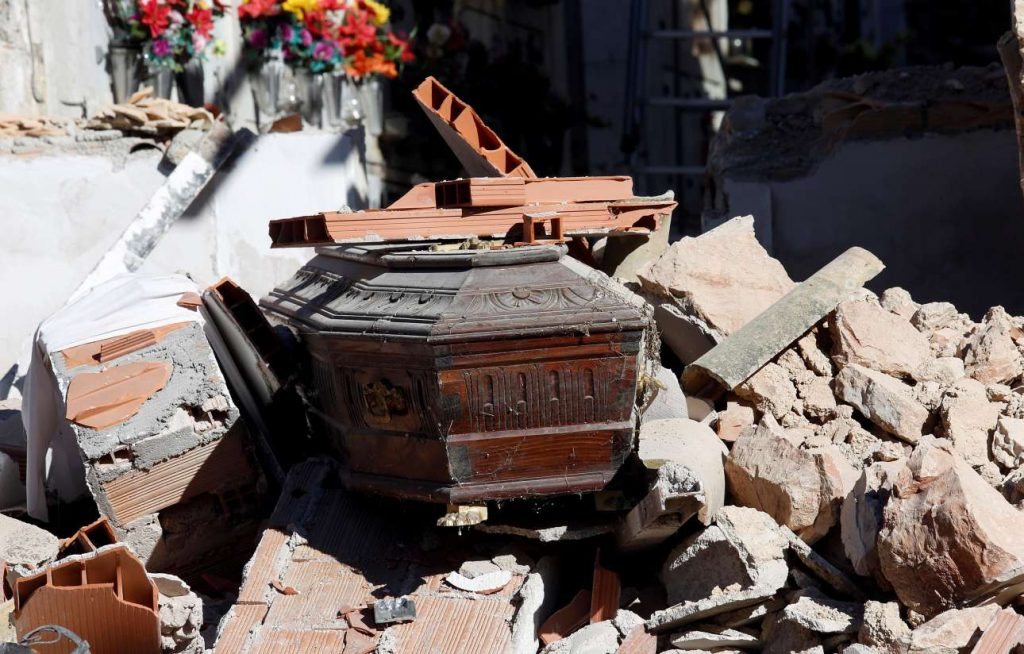 2016-10-31T144652Z_960413441_D1BEUKDRXKAA_RTRMADP_3_ITALY-QUAKE