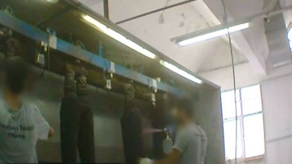 _92014352_sprayjeans