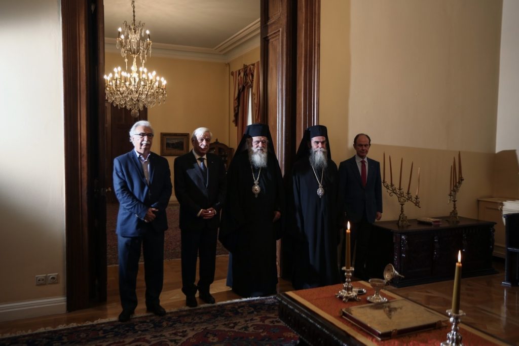 Διαβεβαίωση του νέου Μητροπολίτη Άρτης κ. Καλλίνικου ενώπιον του Προέδρου της Ελληνικής Δημοκρατίας κ. Προκόπη Παυλόπουλου, του Αρχιεπισκόπου Αθηνών και πάσης Ελλάδος κ. Ιερωνύμου και του Υπουργού Παιδείας Κωνσταντίνου Γαβρόγλου, Αθήνα, 7 Νοεμβρίου 2016.