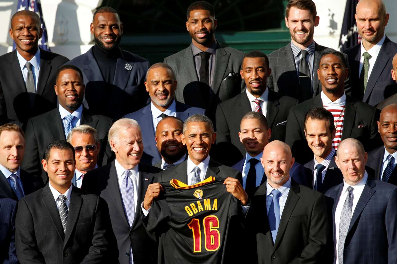 2016-11-10T201707Z_1034349338_S1AEUMBZIHAA_RTRMADP_3_USA-OBAMA-CAVALIERS