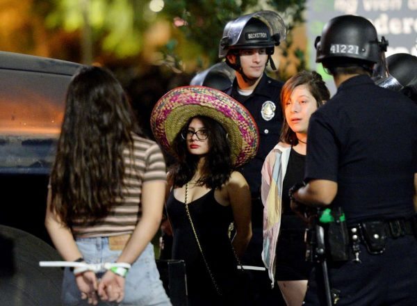 2016-11-12T110146Z_1565807338_S1BEUMJXQWAA_RTRMADP_3_USA-ELECTION-PROTESTS