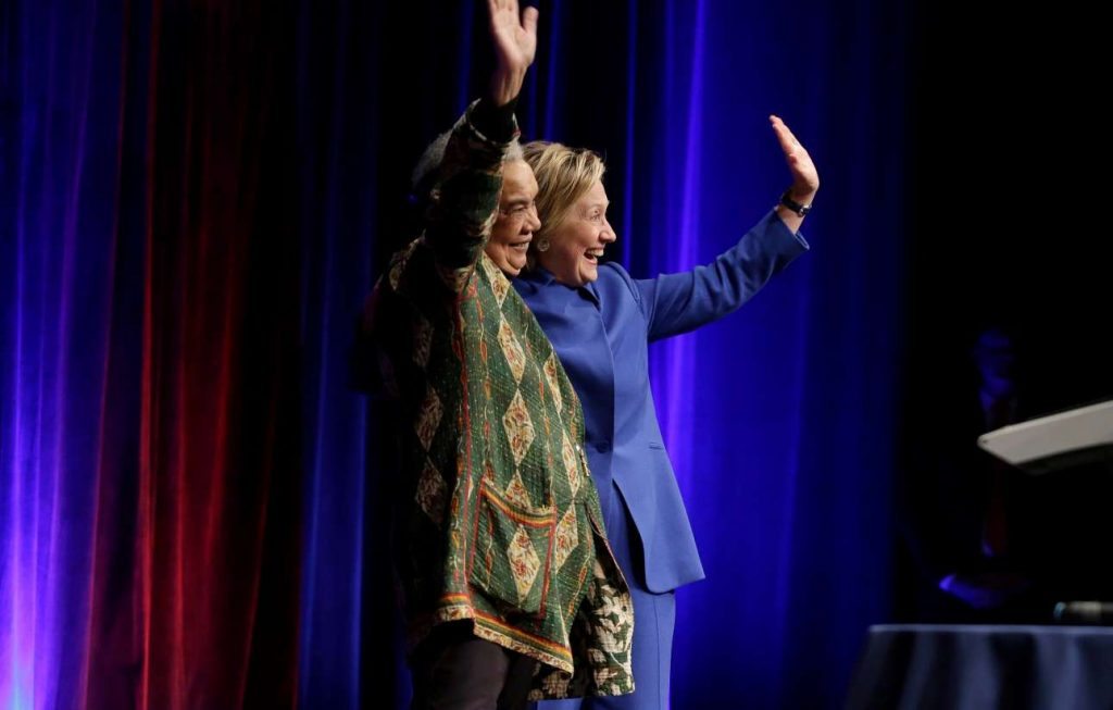 2016-11-17T024613Z_1549186718_S1BEUNGUSRAA_RTRMADP_3_USA-CLINTON