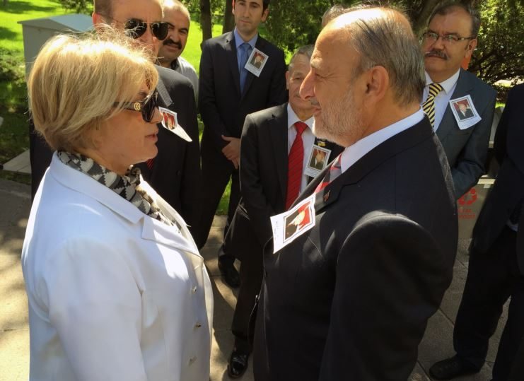 Tansu_Çiller_&_Oktay_Vural_in_Süleyman_Demirel_Funeral