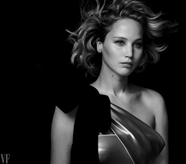 jennifer-lawrence-holiday-2016-ss07