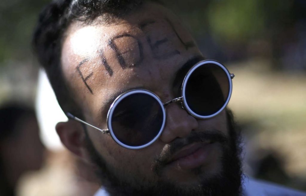 Με τον Φιντέλ στο μέτωπο... (REUTERS)