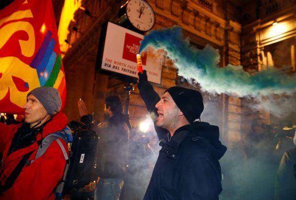 2016-12-04T232229Z_340957_RC1D56ED8CA0_RTRMADP_3_ITALY-REFERENDUM