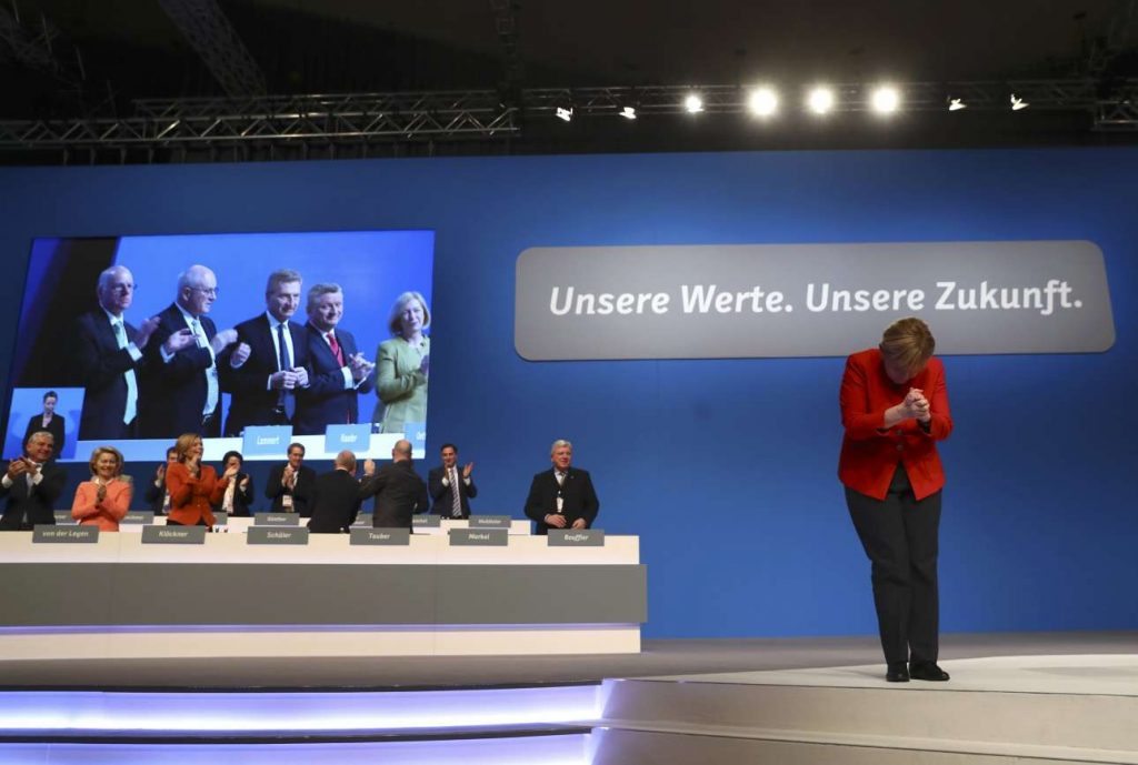 2016-12-06T122813Z_492039698_LR1ECC60YMQH5_RTRMADP_3_GERMANY-MERKEL