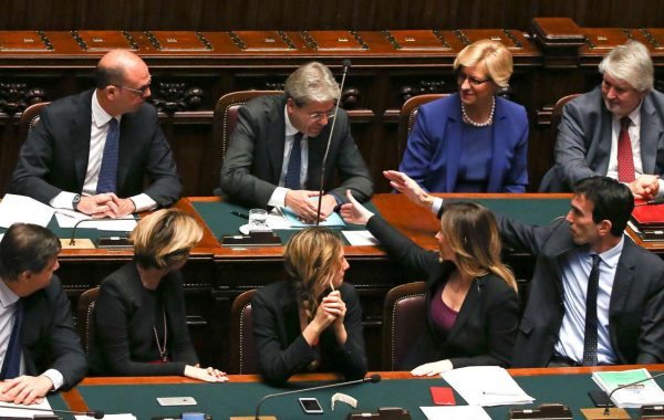 2016-12-13T104830Z_1264697959_RC16D2A6D7A0_RTRMADP_3_ITALY-POLITICS (1)