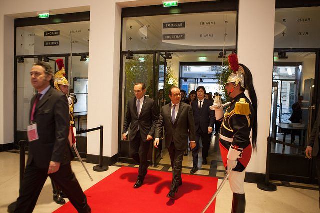 O πρόεδρος Ολάντ προσέρχεται στην κεντρική εκδήλωση