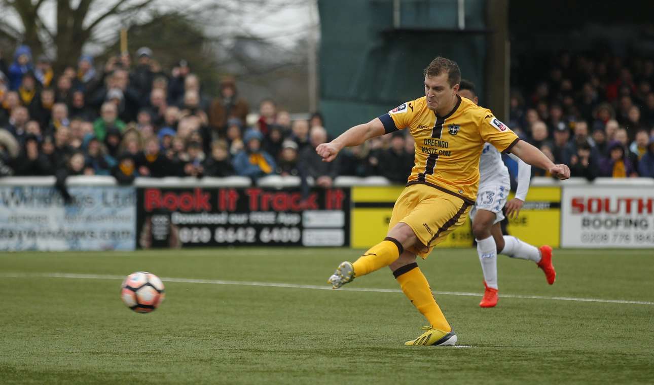 2017-01-29T152106Z_128704866_MT1ACI14741636_RTRMADP_3_SOCCER-ENGLAND-SUU-LEE