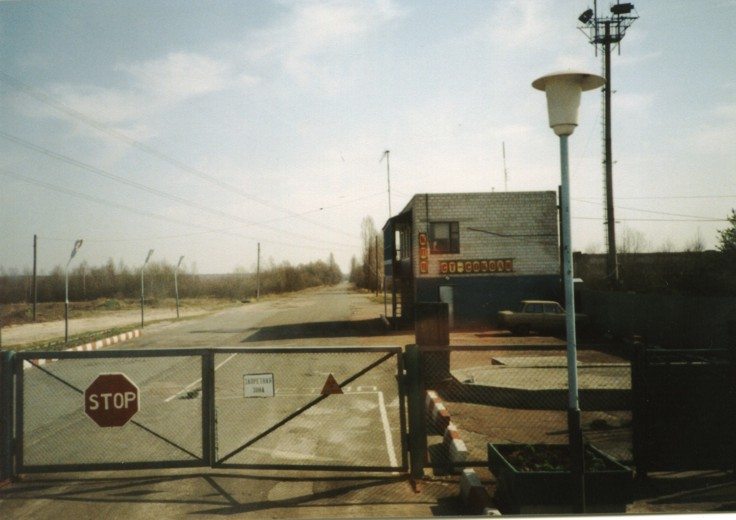 Entrance_to_zone_of_alienation_around_Chernobyl