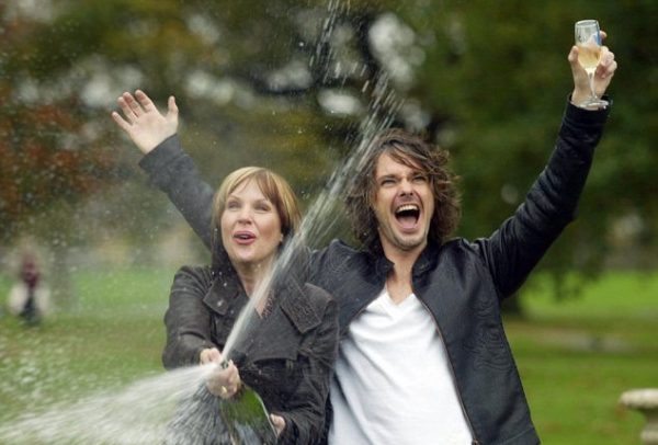 article-2295133-18C02ADF000005DC-696_634x450