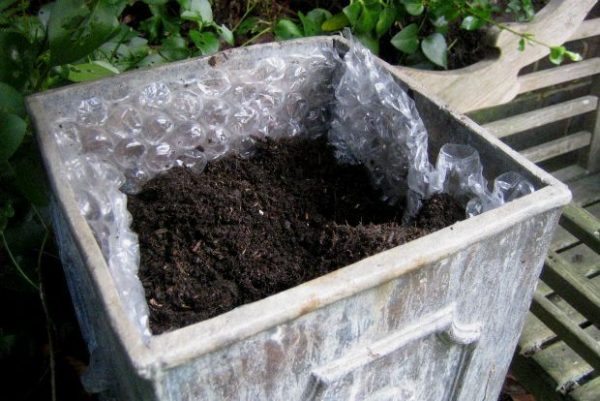 bubble-wrap-inside-metal-pot-thumb-large-thumb-large