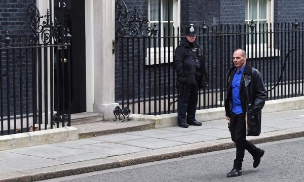 O Γιάνης Βαρουφάκης στη Downing street