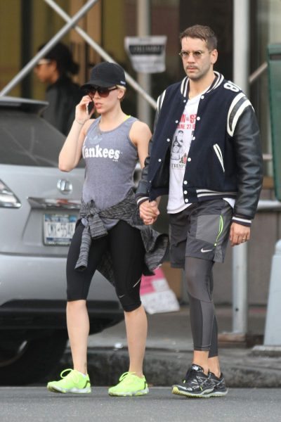 scarlett-johansson-and-romain-dauriac-on-their-way-to-a-gym_13