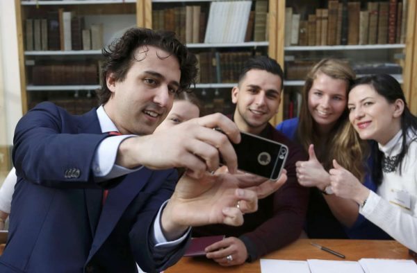 2017-03-15T092726Z_2080429217_LR1ED3F0Q9E9Y_RTRMADP_3_NETHERLANDS-ELECTION