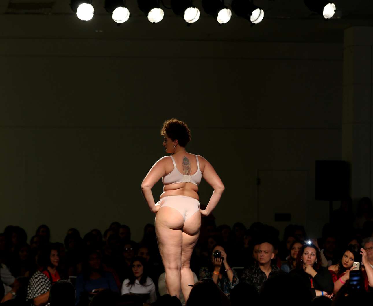 2017-03-20T024800Z_1781975956_RC1B6F04A8E0_RTRMADP_3_BRAZIL-FASHION