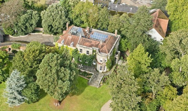 2CD23A8A00000578-0-image-a-93_1443369815240