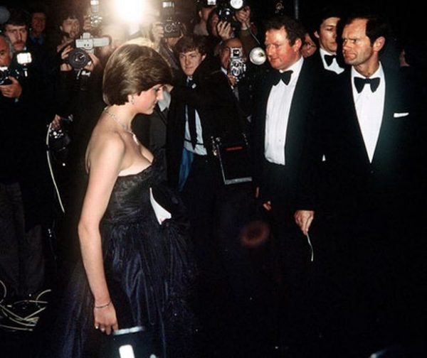 Το σέξι στράπλες της Νταϊάνα