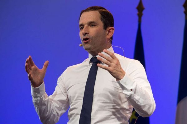 2017-04-01T144135Z_91496628_RC1961CA9C70_RTRMADP_3_FRANCE-ELECTION-HAMON