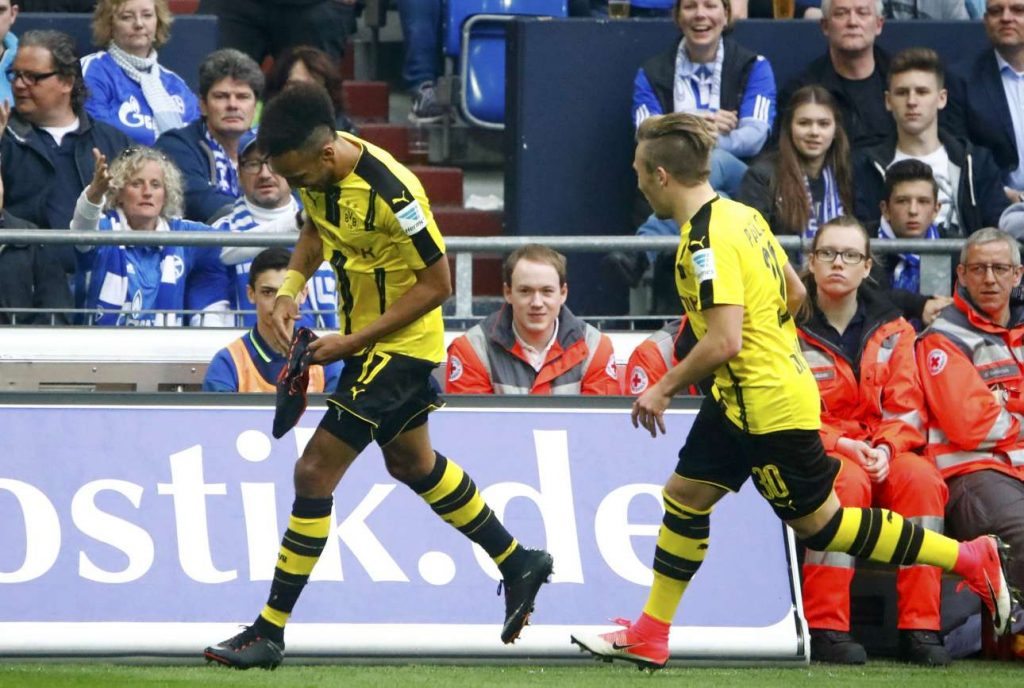 2017-04-01T150304Z_78035014_LR1ED4115ST5K_RTRMADP_3_SOCCER-GERMANY-S04-DOR