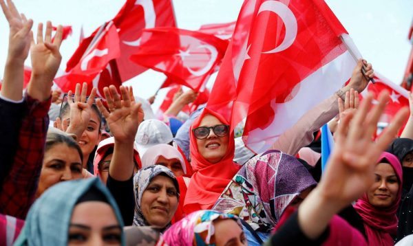 2017-04-09T154254Z_329644513_RC16AFEFFE20_RTRMADP_3_TURKEY-REFERENDUM