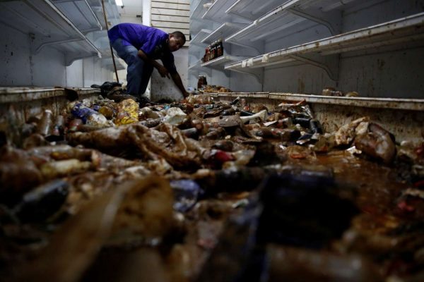 2017-04-21T153734Z_1206632410_RC15BC6C7310_RTRMADP_3_VENEZUELA-POLITICS