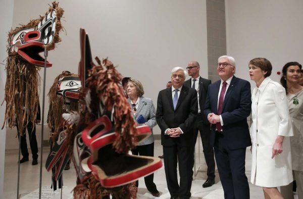 Οι δύο πρόεδροι ξεναγήθηκαν στα εκθέματα