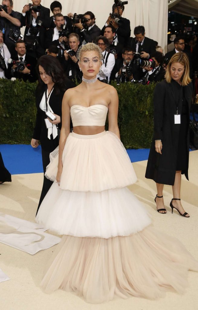 2017-05-02T023339Z_169300762_HP1ED5207423N_RTRMADP_3_FASHION-METGALA