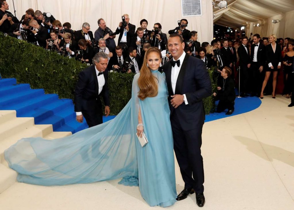 2017-05-02T033747Z_675874052_RC1DD9BCB540_RTRMADP_3_FASHION-METGALA