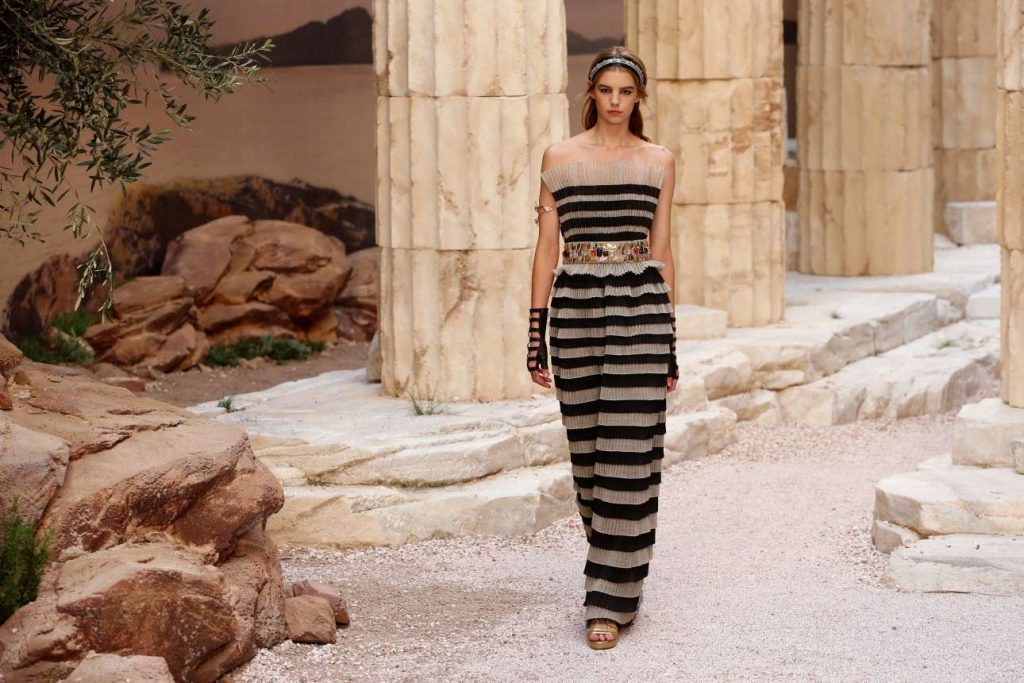 2017-05-03T151037Z_1634314664_RC1B12318F60_RTRMADP_3_PARIS-FASHION-CHANEL