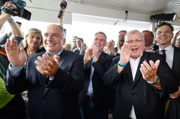 2017-05-07T160323Z_367033682_UP1ED5718LMQD_RTRMADP_3_GERMANY-ELECTION-SCHLESWIG-HOLSTEIN