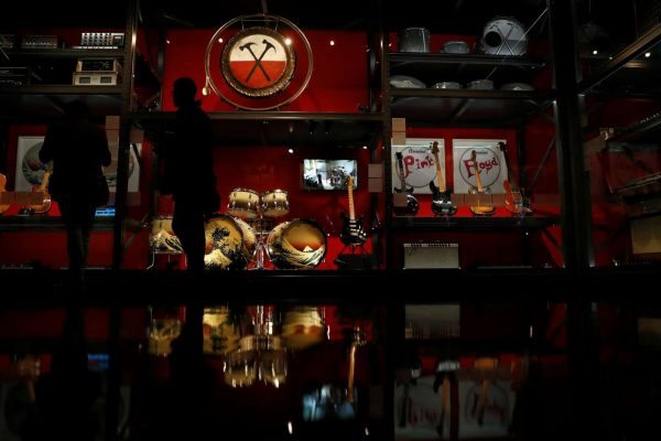 2017-05-09T112839Z_2053632232_RC1CDD484EE0_RTRMADP_3_MUSIC-PINKFLOYD-EXHIBITION