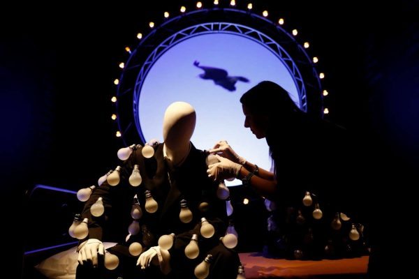 2017-05-09T112907Z_1048392352_RC1430D57B00_RTRMADP_3_MUSIC-PINKFLOYD-EXHIBITION