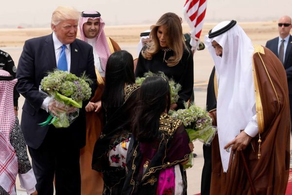 2017-05-20T083009Z_776761564_RC11C5A93140_RTRMADP_3_USA-TRUMP-SAUDI