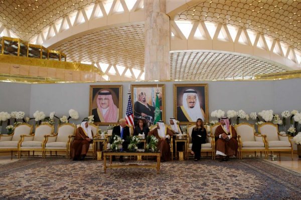 2017-05-20T095318Z_717811901_RC1BB7067B60_RTRMADP_3_USA-TRUMP-SAUDI