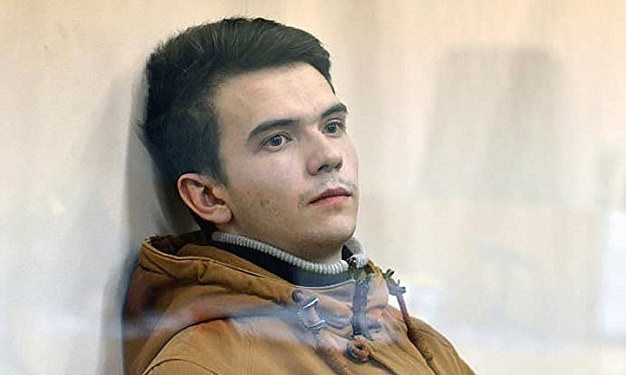 Ο Φιλίπ Μπουντέικιν φέρεται να δημιούργησε αυτό το παιχνίδι το 2012 θέλοντας να «καθαρίσει την κοινωνία». Πλέον λαμβάνει ερωτικές επιστολές από θαυμάστριες του παιχνιδιού στην φυλακή όπου κρατείται