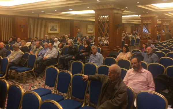 Ε, τόσοι είμαστε...