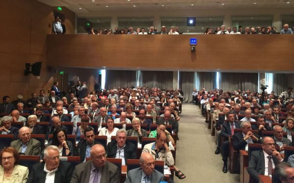 Η αίθουσα ήταν κατάμεστη