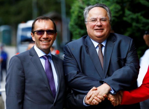 O υπουργός Εξωτερικών της Ελλάδας (δεξιά) με τον Ειδικό Σύμβουλο του Γενικού Γραμματέα του ΟΗΕ