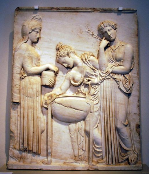 Relief_of_Medea_and_the_Peliades_Antikensammlung_Berlin