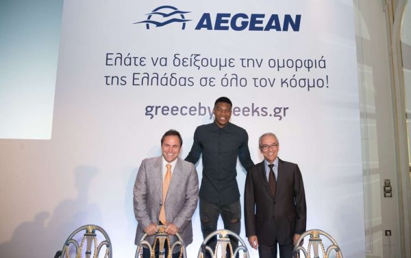 Ο κ. Ευτύχιος Βασιλάκης, Αντιπρόεδρος της AEGEAN και ο κ. Γιάννης Αντετοκούνμπο 