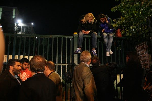 H Ραχήλ Μακρή στα κάγκελα της ΕΡΤ