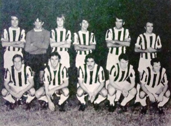 1.Η ομάδα του ΠΑΟΚ. Χρειάστηκε η μετάδοση του τελικού του 1972 στο τότε ΕΙΡΤ με του Διακογιάννη τη φωνή για να παραδεχθεί όλη η Ελλάδα η μεγάλη αξία εκείνης της ομάδας. Στη φωτογραφία, από αριστερά επάνω: Κούδας, Χατζηϊωάννου, Γούναρης,Ιωσηφίδης, Φουντουκίδης, Παπαδόπουλος . Καθισμένοι: Τερζανίδης, Αποστολίδης, Ασλανίδης, Σαράφης, Μπέλλη