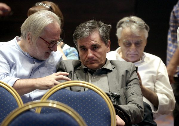 Ο υπουργός Οικονομικών Ευκλείδης Τσακαλώτος (Κ) παρίσταται στη συνεδρίαση της Κεντρικής Επιτροπής Του ΣΥΡΙΖΑ, σε κεντρικό ξενοδοχείο της Αθήνας, το Σάββατο 29 Ιουλίου 2017. ΑΠΕ-ΜΠΕ/ΑΠΕ-ΜΠΕ/ΣΥΜΕΛΑ ΠΑΝΤΖΑΡΤΖΗ