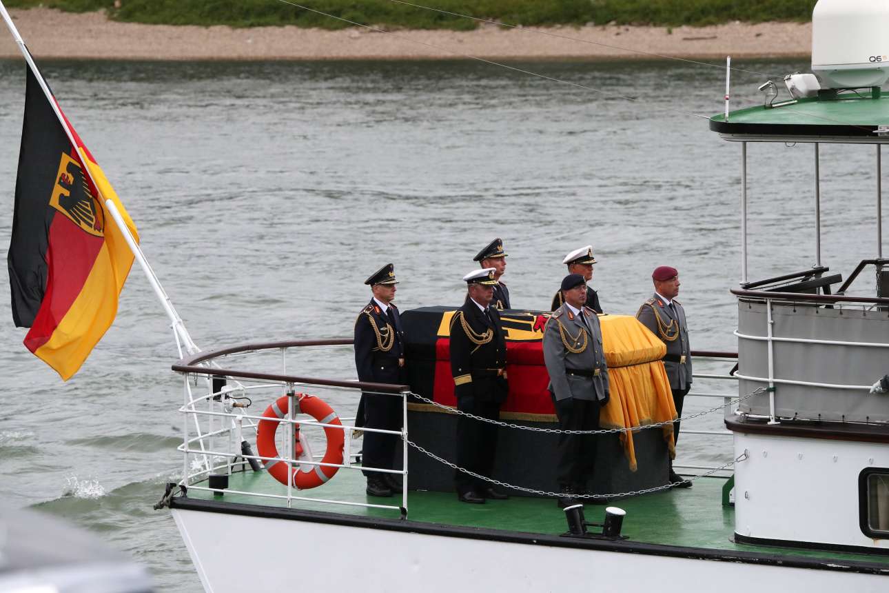 2017-07-01T143742Z_1065689083_RC153E6253E0_RTRMADP_3_GERMANY-KOHL