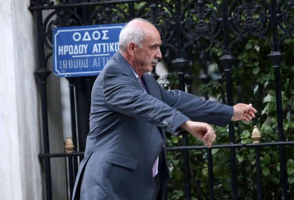 Τι προσπαθεί να κάνει ο Βαγγέλης Μεϊμαράκης;