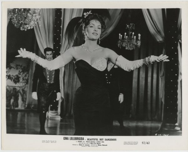 MV5BMTMxYTc3MTUtOWU5NC00MzY1LWJhMmUtNTA2OGNlNGQ0MDMxL2ltYWdlXkEyXkFqcGdeQXVyMzAwOTU1MTk@._V1_SY1000_CR0,0,1235,1000_AL_