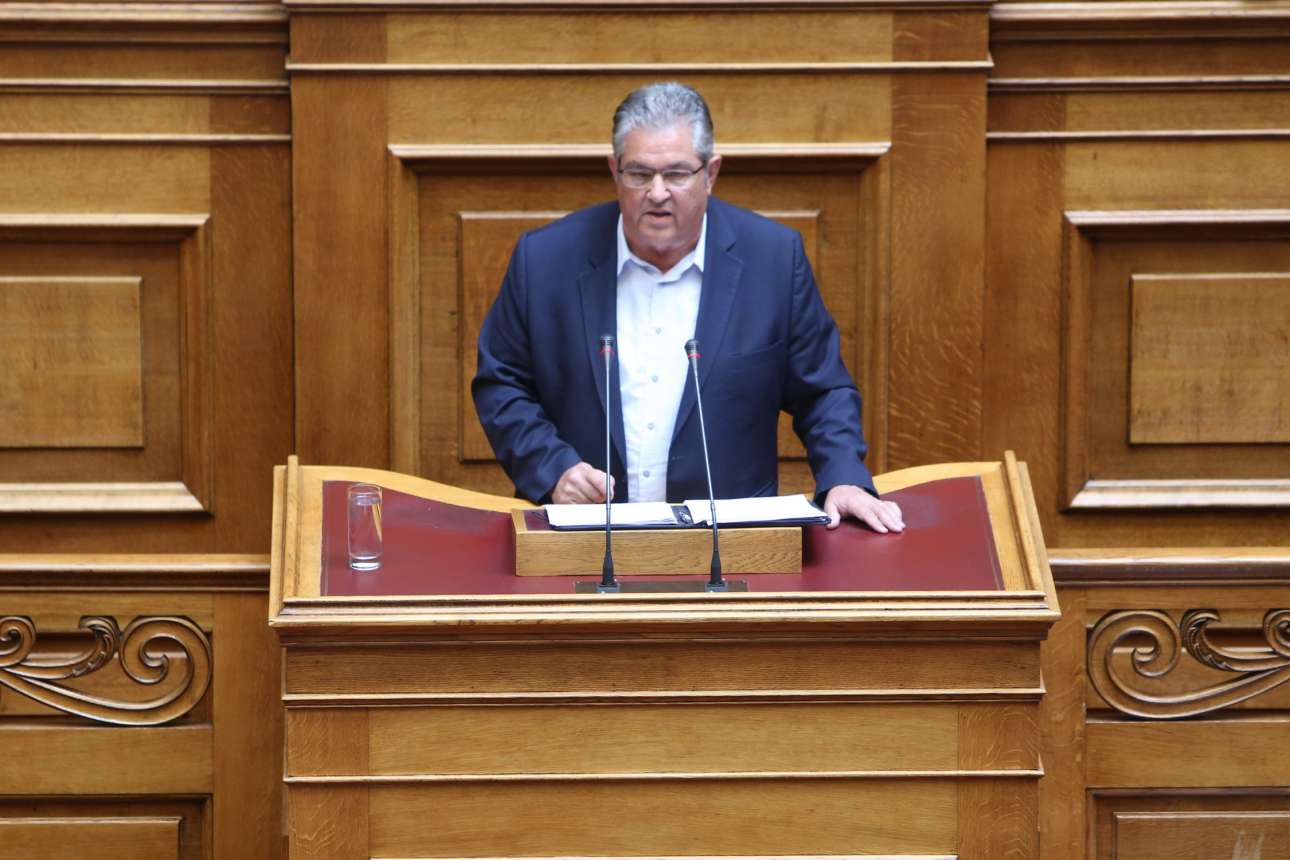 Στιγμιότυπο από την ομιλία του γγ του ΚΚΕ Δημήτρη Κουτσούμπα